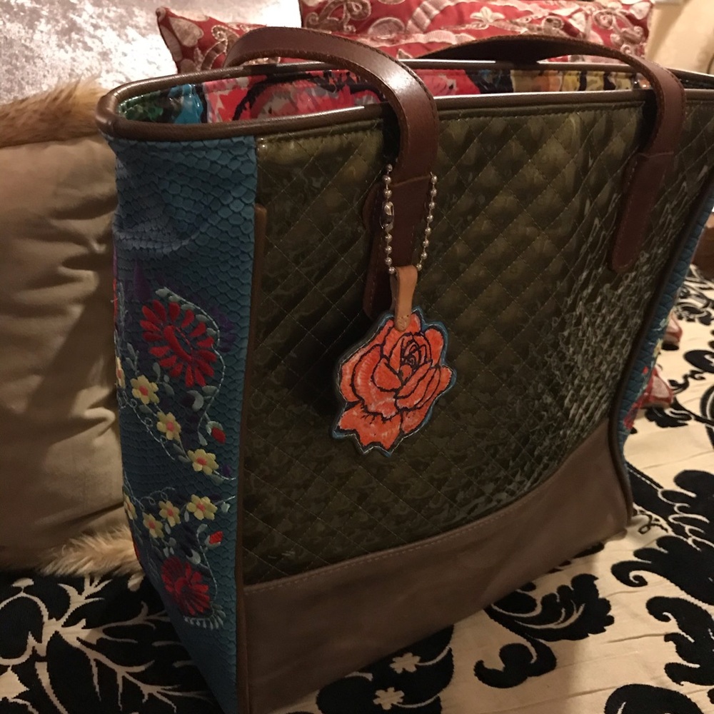 Consuela tote with matching accessory